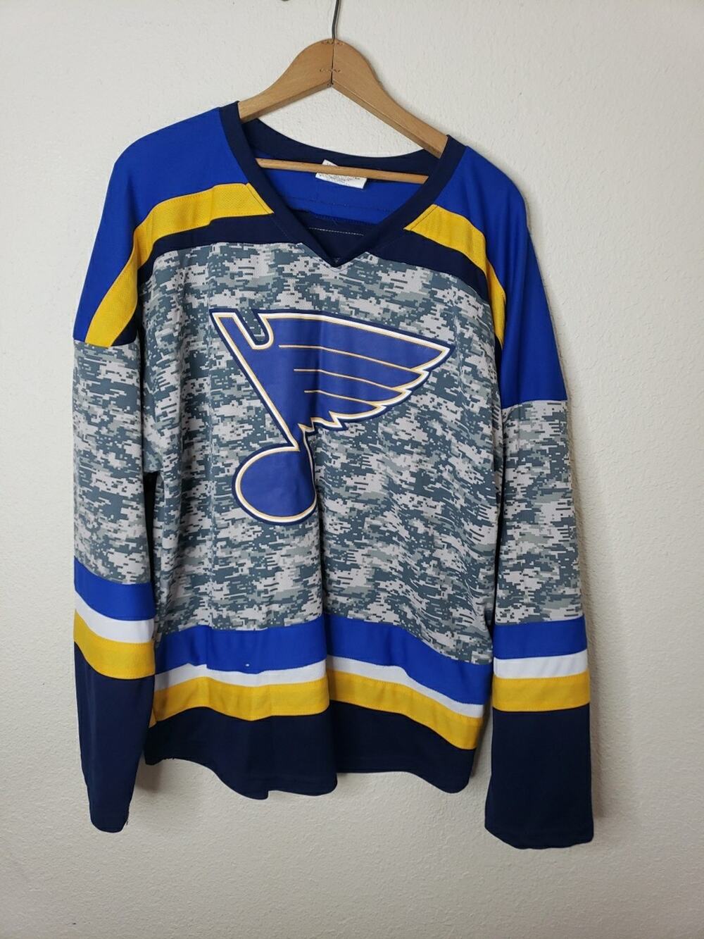 St Louis Blues Jersey Match-Up Camo Stadium Giveaway Long Sleeve Mens XL DEFECTS